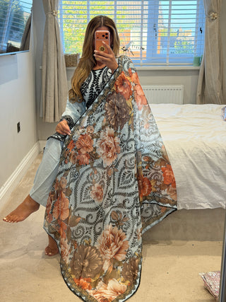 Esra Blue x