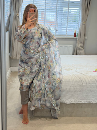 Minaal Grey x