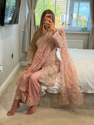 Azra Pink x